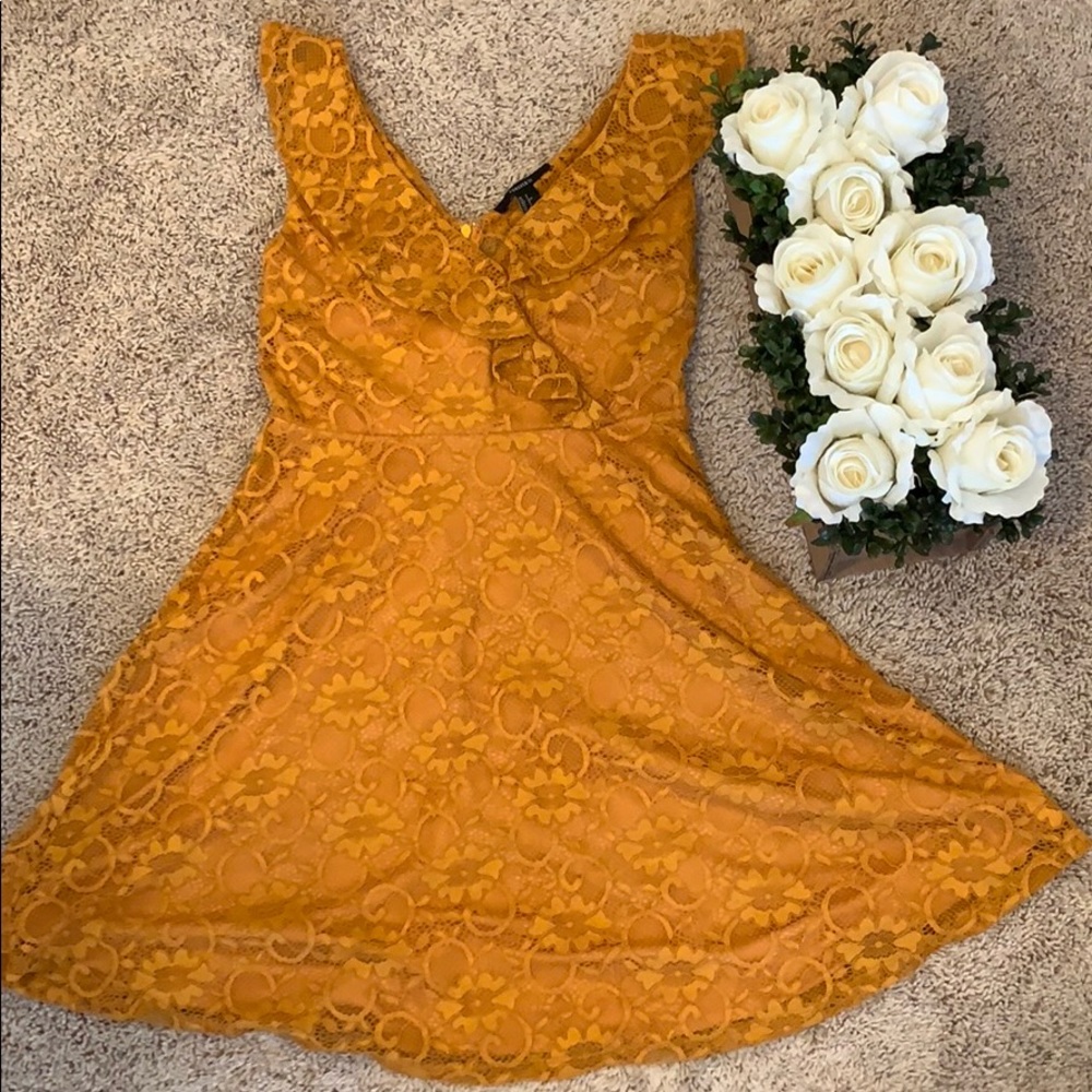 Forever 21 elegant lace cocktail dress size small